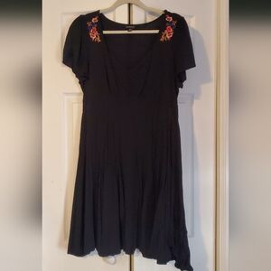 Torrid Black Dress Floral Embroidery, torrid size 00, size M/L, straight size 10